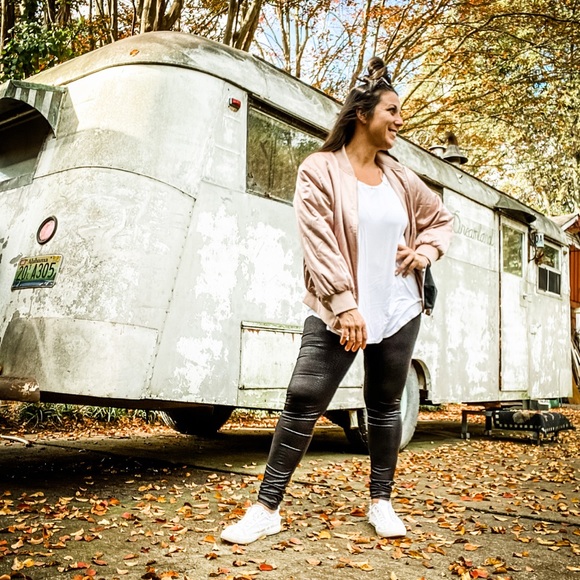 Meet your Posher, Tiffany - Picture 7 of 8